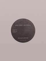 Demolished Studio - Scented Iron Candle 280ml | Duft: Ancient Incense - antiker Weihrauch, Tonkabohne, rauchiges Leder | ca. 60 Std Brenndauer, Geschenkidee, erhältlich bei BADINFORM / BFORM