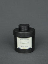 Mad et Len - Darkwood Bougie Apothicaire Duftkerze, 300g schwarzes Wachs, rauchig - holzig | BADINFORM