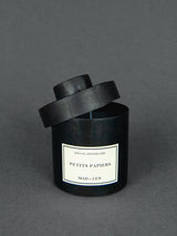 MAD et LEN | Duftkerze Petit Papiers - Bougie Apothicaire - 300g black wax | Shop Online | BADINFORM