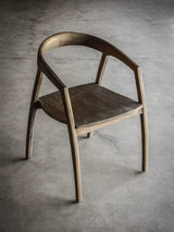 Nairobi Stuhl von Hoffz - Modernes Design, Teakholz, elegante Linien, perfekt für Ihren Essbereich.