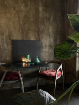 Nairobi Stuhl von Hoffz - Modernes Design, Teakholz, elegante Linien, perfekte Ergänzung für jeden Essbereich.