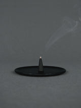 BLACKBIRD Izba Incense Räucherkegel | Duftnoten - Zederholz, Lavendel - warmer, rauchiger, würziger Raumduft | Shop Online | Blackbird bei BFORM