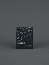 BLACKBIRD Ploom Incense Räucherkegel | Duftnoten - Gardenie, Tabak, Lorbeer, Guajakholz, Sandelholz, Tonkabohne - floral, würziger Raumduft | 20 Kegel in schwarzer Metalldose | Shop Online | Blackbird bei BFORM