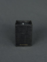 MAD et LEN | Duftkerze Black Uddu - Black Block Vertical - 320g black wax | Shop Online | BADINFORM
