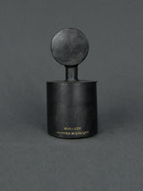 Mad et Len | Duftkerze Vetyver Bucolique - Bougie Totem 300g - black wax  | Shop Online | BADINFORM